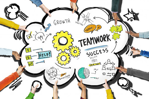 Teamwork hiệu quả nhờ sử dụng bàn làm việc nhóm