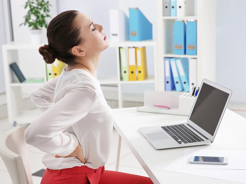 Đau cột sống lưng là căn bệnh thường gặp của dân văn phòng