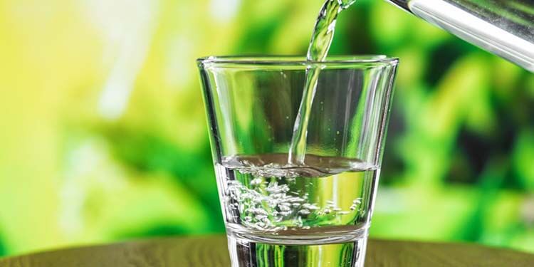 Nên tập thói quen uống nước